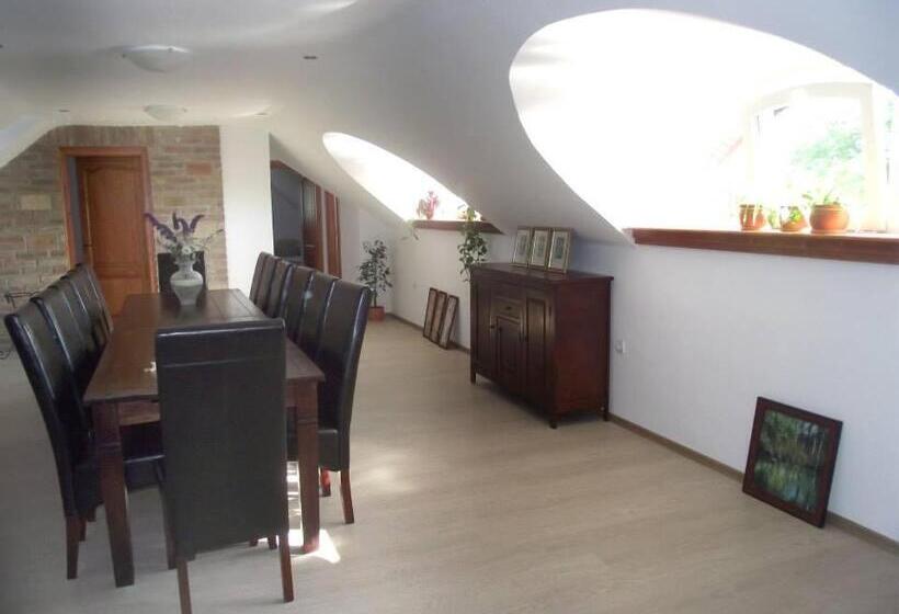 פנסיון Dinnyelaposi Vendégház