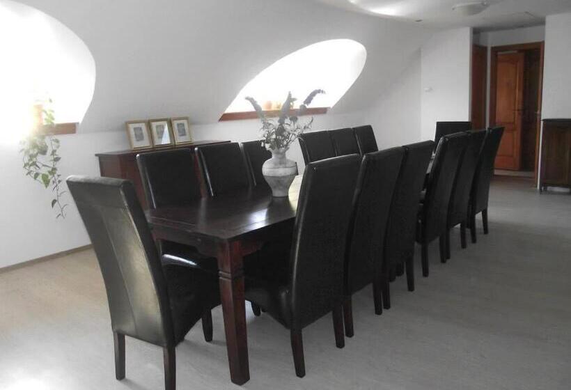 פנסיון Dinnyelaposi Vendégház