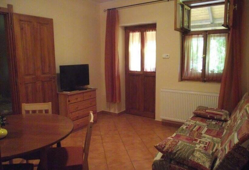 פנסיון Dinnyelaposi Vendégház