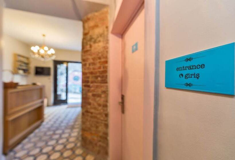 هتل Cirrus Suites