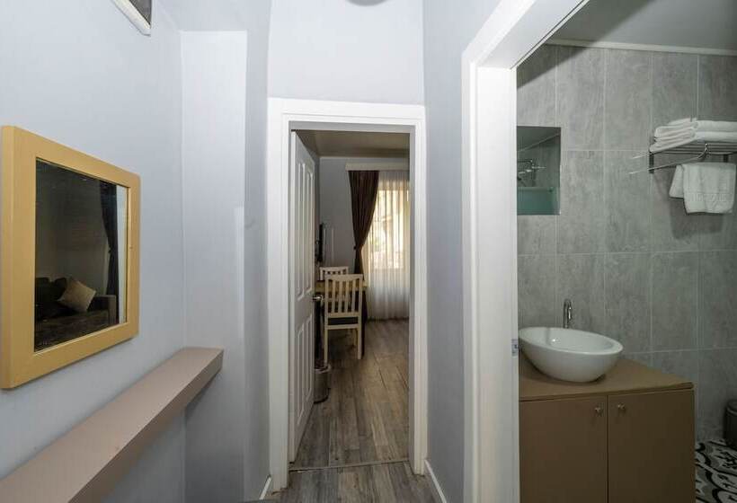 هتل Cirrus Suites