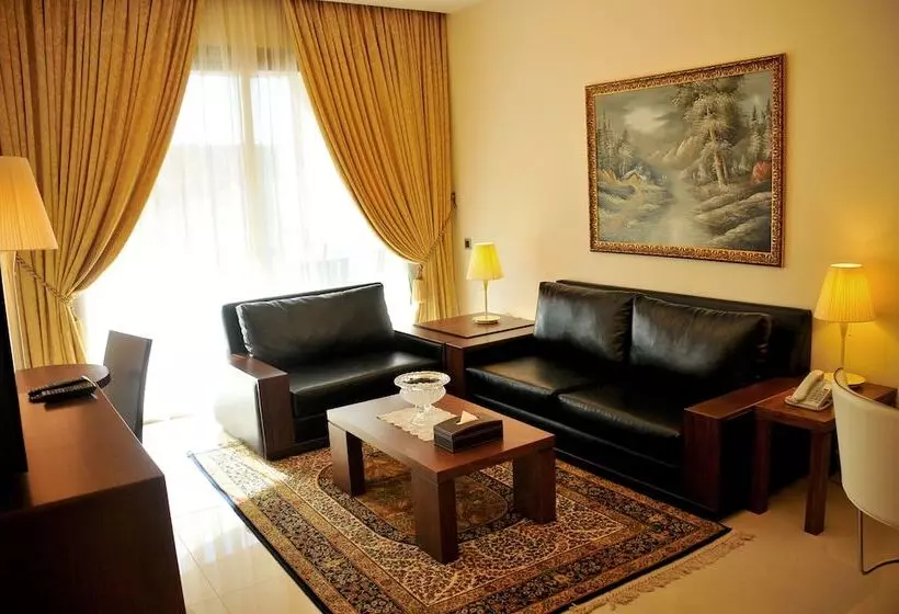 هتل Dolphin Royal Suites