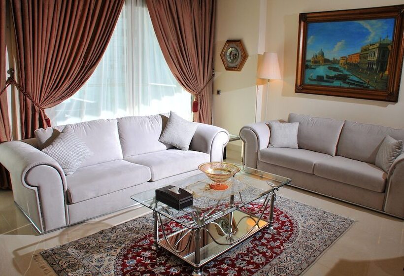 هتل Dolphin Royal Suites