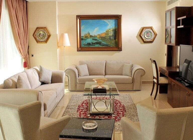 هتل Dolphin Royal Suites