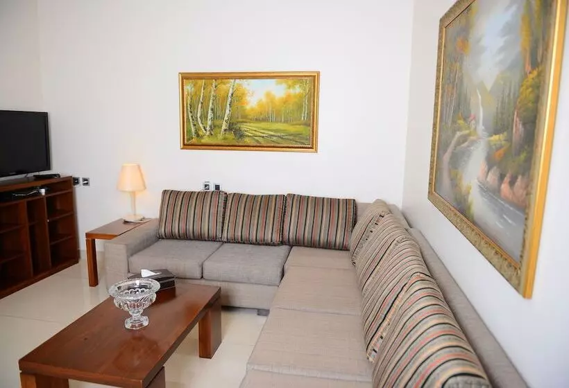 هتل Dolphin Royal Suites