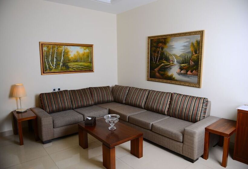 هتل Dolphin Royal Suites