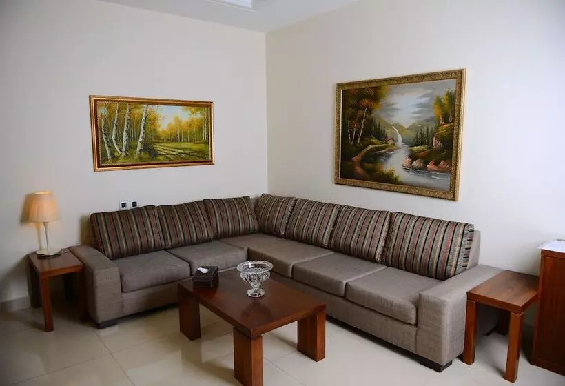 هتل Dolphin Royal Suites