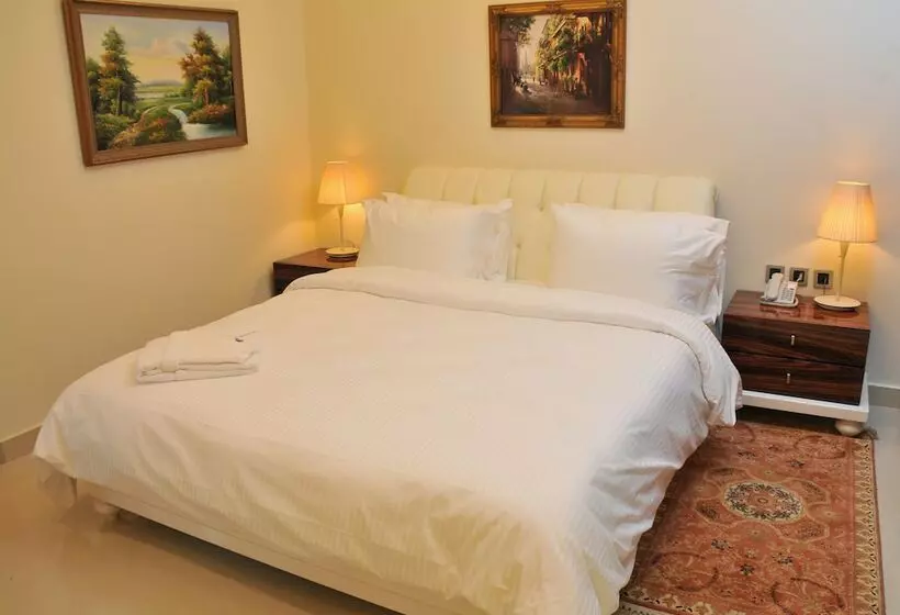 هتل Dolphin Royal Suites