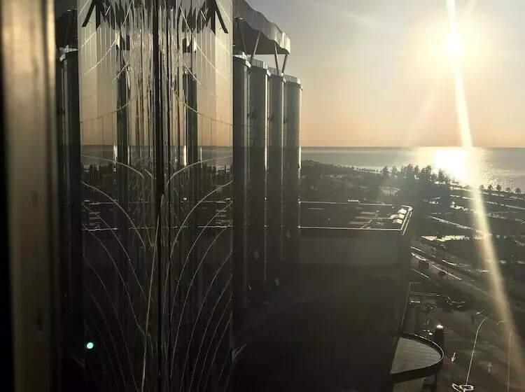 هتل Euphoria Batumi Convention & Casino