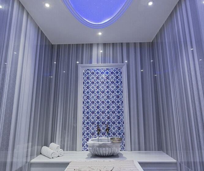 هتل Euphoria Batumi Convention & Casino