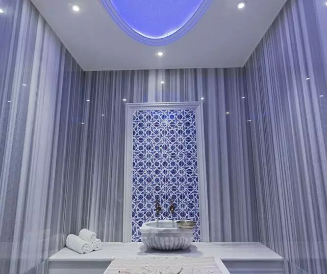 هتل Euphoria Batumi Convention & Casino