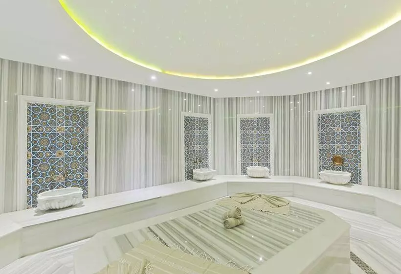 هتل Euphoria Batumi Convention & Casino