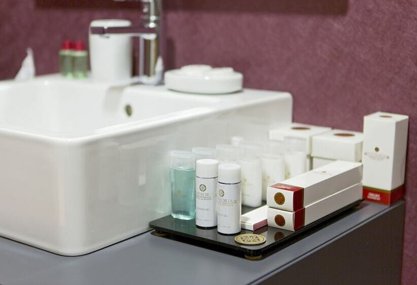 هتل Euphoria Batumi Convention & Casino