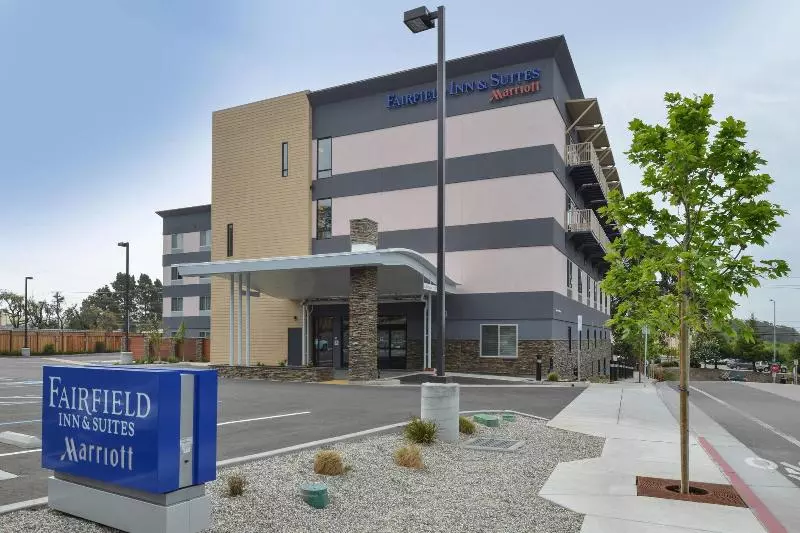 ホテル Fairfield Inn & Suites By Marriott Santa Cruz
