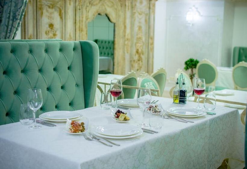 هتل Bristol Central Park