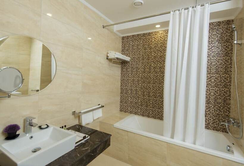 هتل Bristol Central Park