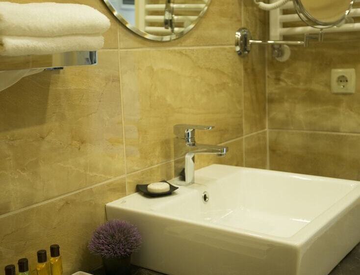 هتل Bristol Central Park