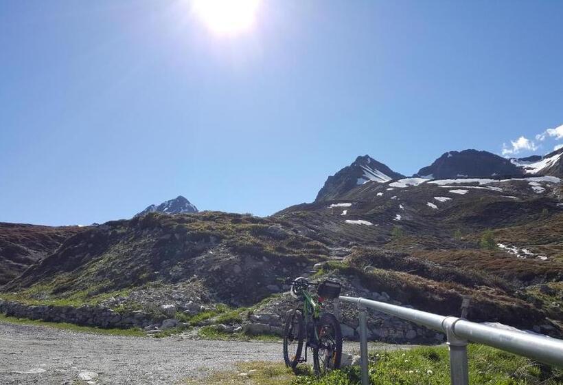 בית מלון כפרי Garni Valülla
