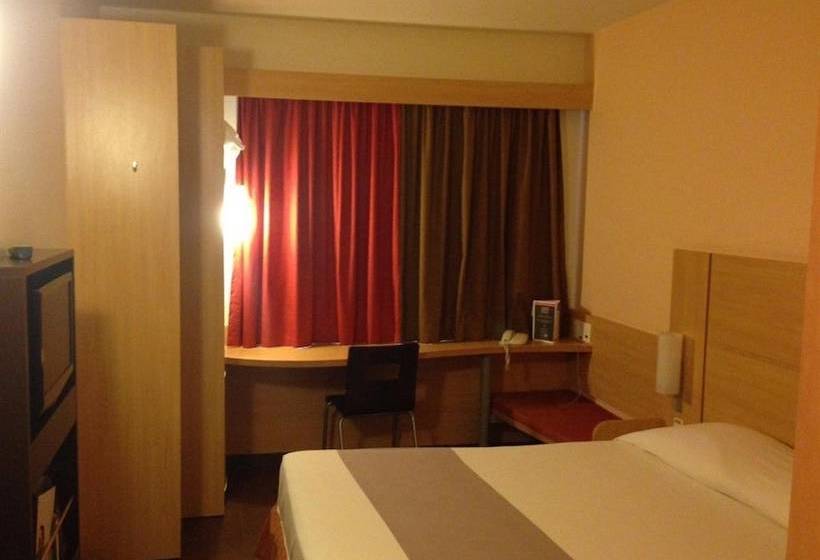 Отель Ibis Lins