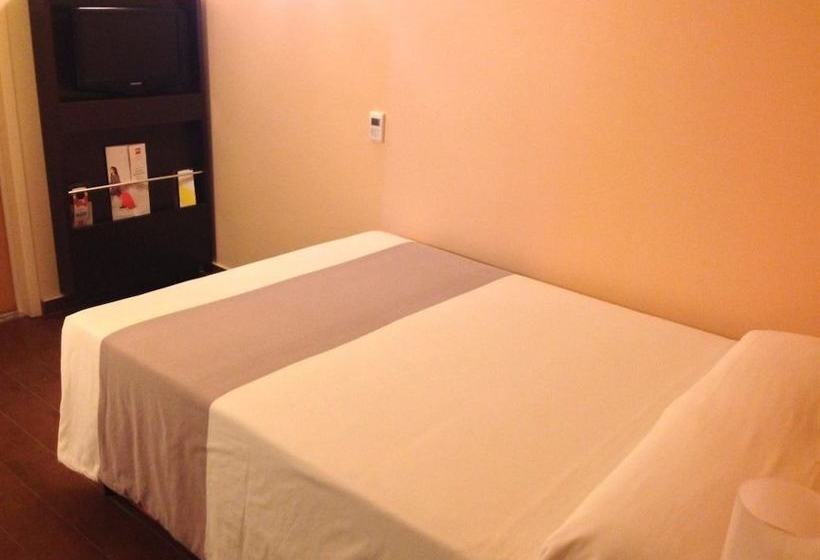 Отель Ibis Lins