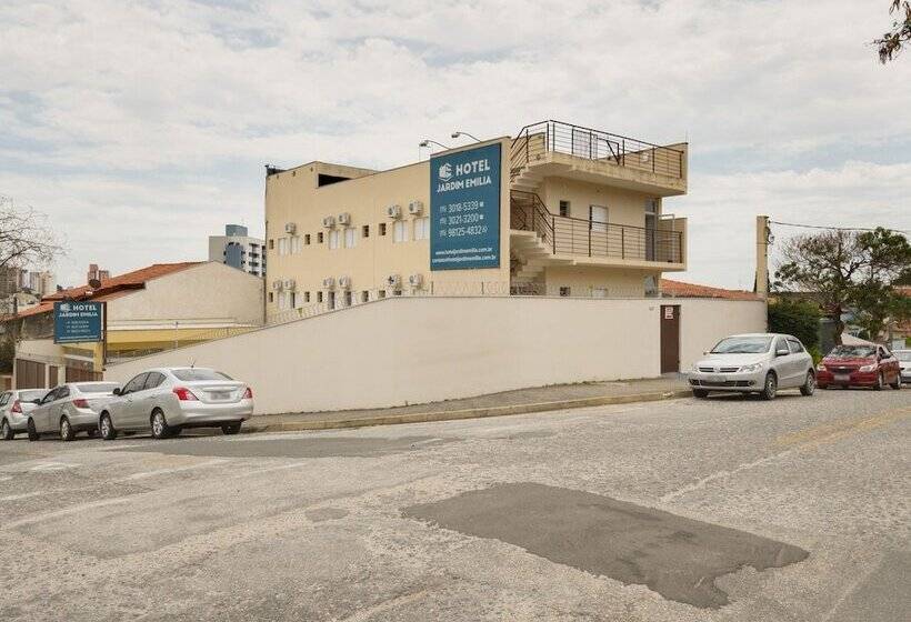 ホテル Jardim Emilia Sorocaba