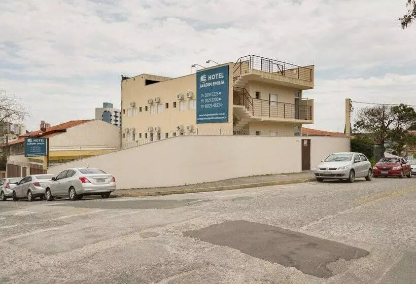 ホテル Jardim Emilia Sorocaba