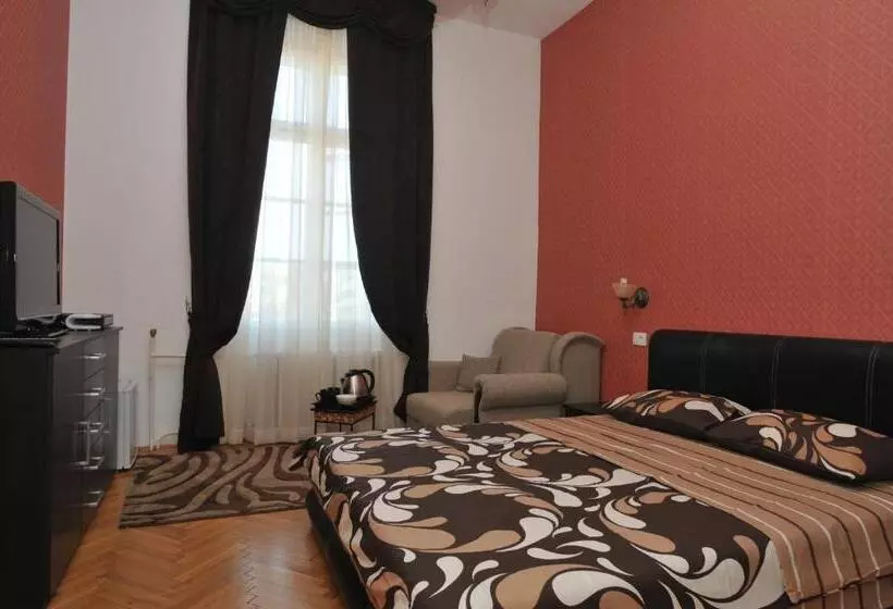 هتل Le Petit Chateau