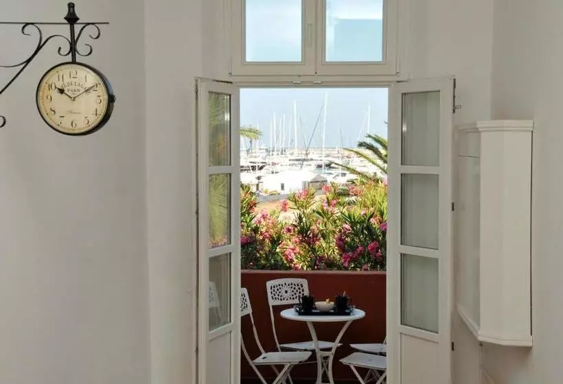 هتل Le Petit Chateau