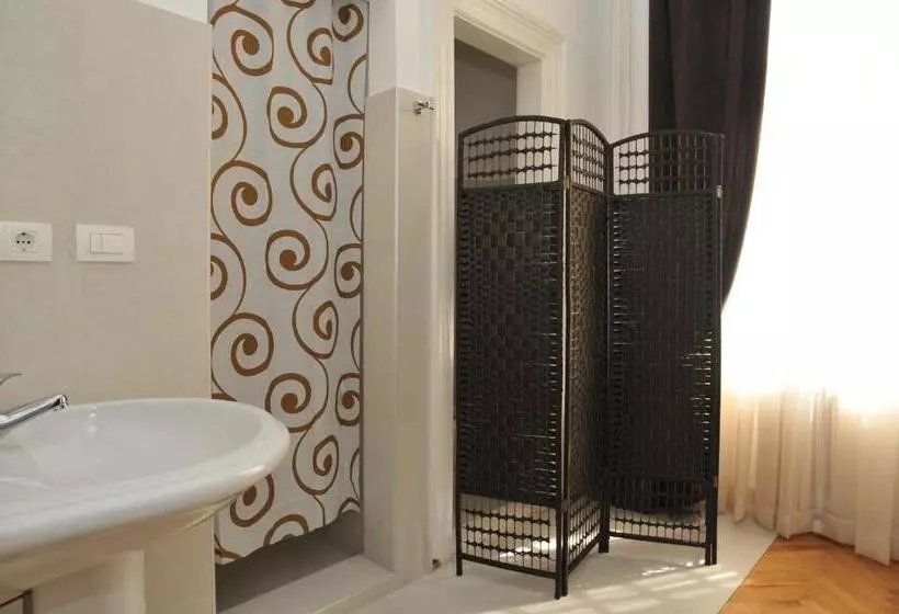 هتل Le Petit Chateau
