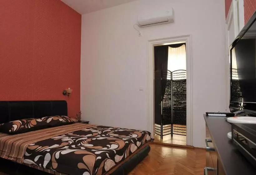 هتل Le Petit Chateau
