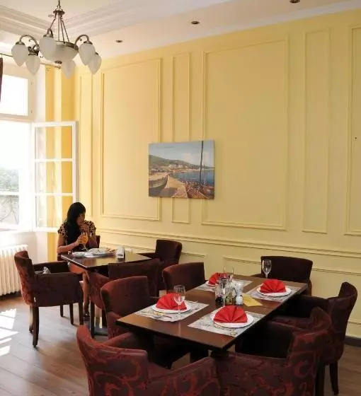 هتل Le Petit Chateau