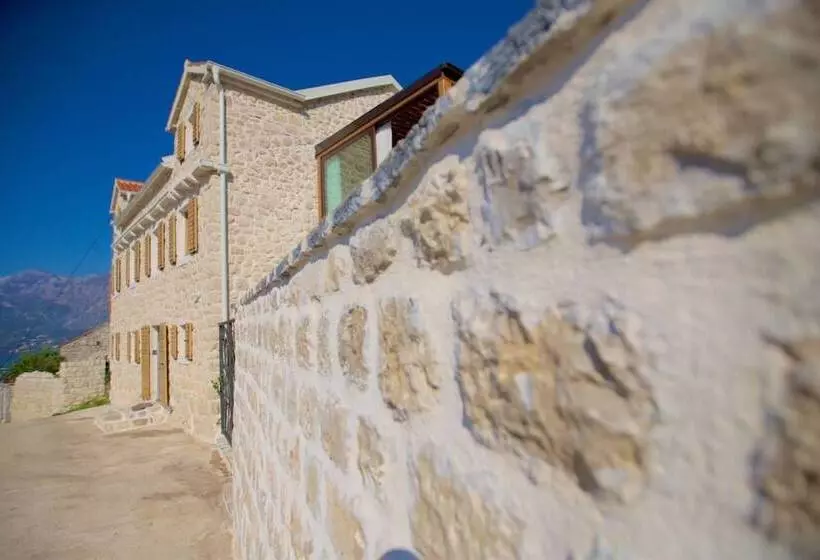 هتل Monte Bay Retreat  Adult Only