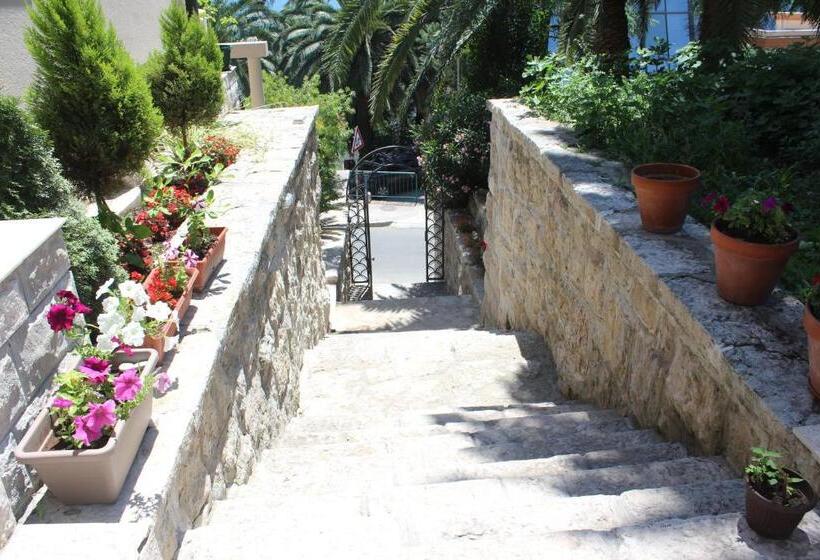 هتل Swiss Residence Montenegro