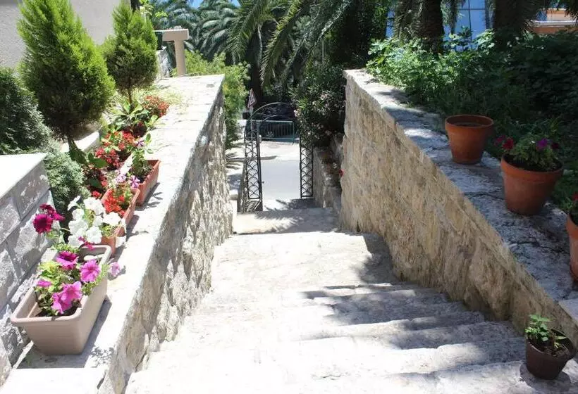 هتل Swiss Residence Montenegro