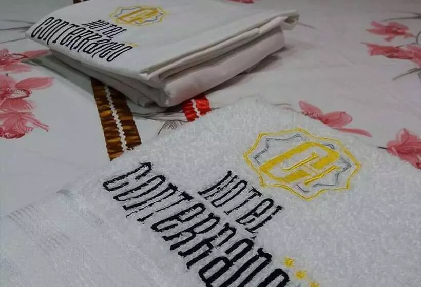 ホテル Conterraneo