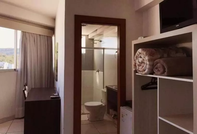 ホテル Comoditá Ltda