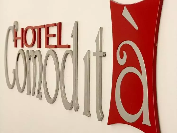 ホテル Comoditá Ltda