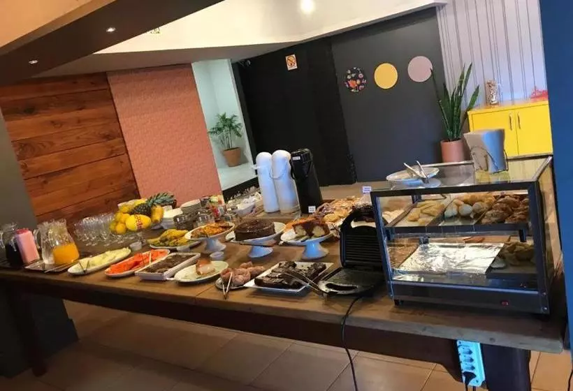 ホテル Comoditá Ltda
