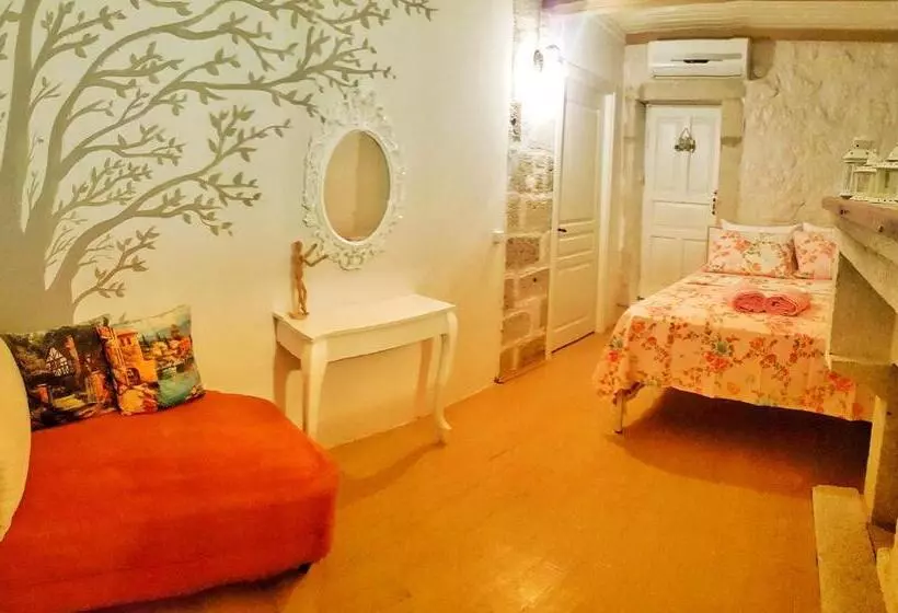 Aamiaismajoitus (B&B) Lilyum Alaçatı Taş Ev