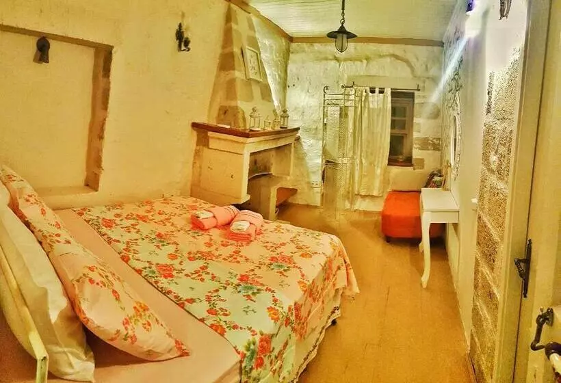 Aamiaismajoitus (B&B) Lilyum Alaçatı Taş Ev