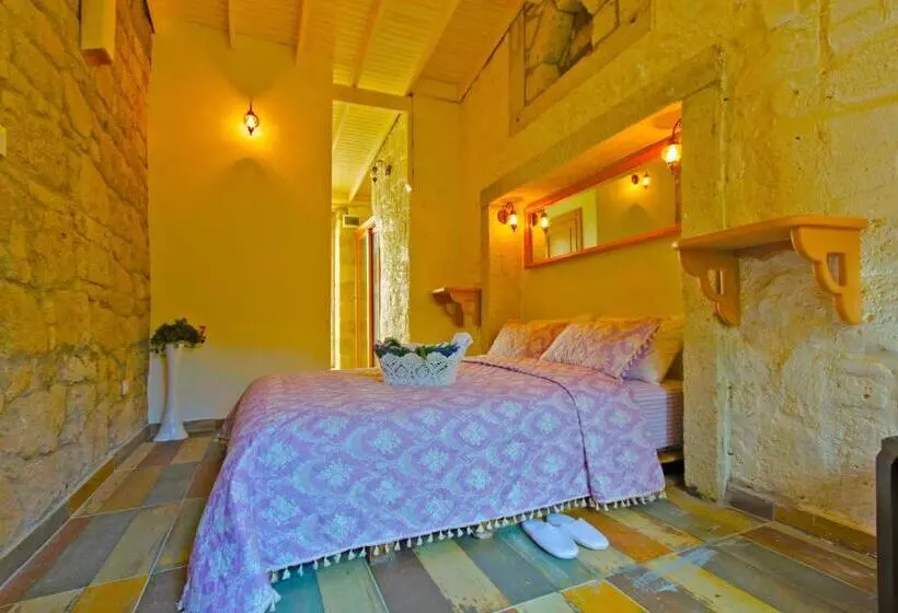 Aamiaismajoitus (B&B) Lilyum Alaçatı Taş Ev