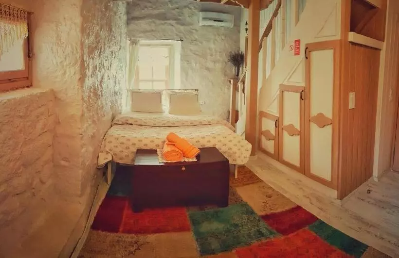 Aamiaismajoitus (B&B) Lilyum Alaçatı Taş Ev