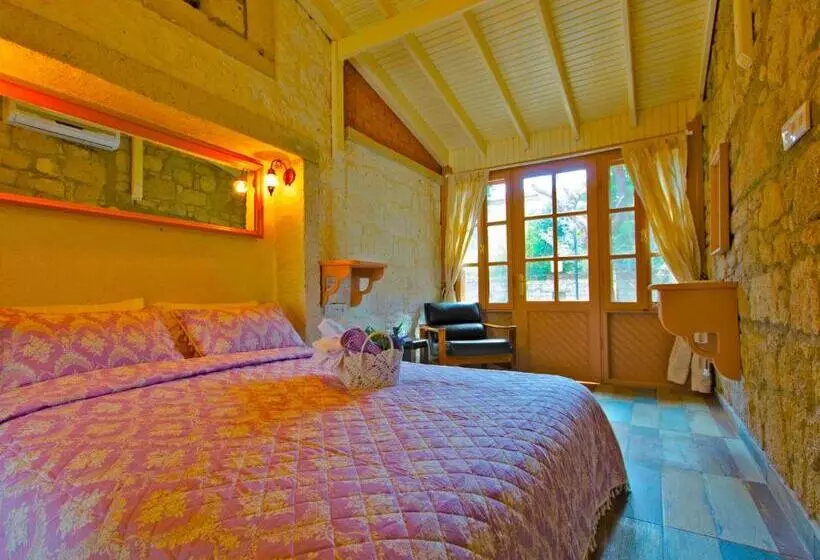 Aamiaismajoitus (B&B) Lilyum Alaçatı Taş Ev