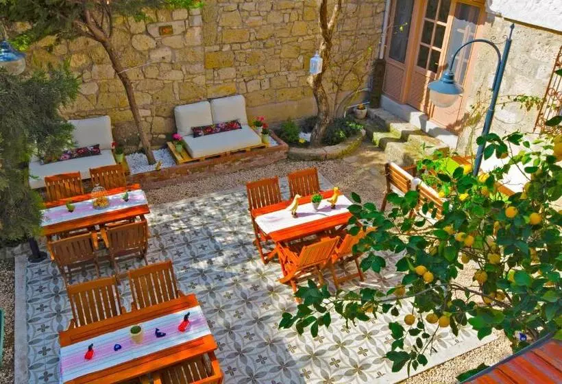 Aamiaismajoitus (B&B) Lilyum Alaçatı Taş Ev