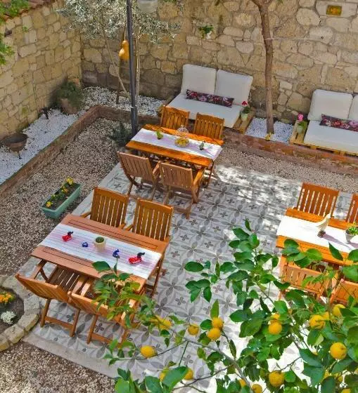 Aamiaismajoitus (B&B) Lilyum Alaçatı Taş Ev