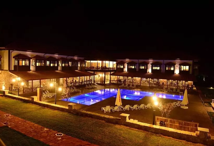 هتل Golkoy Yasam Resort