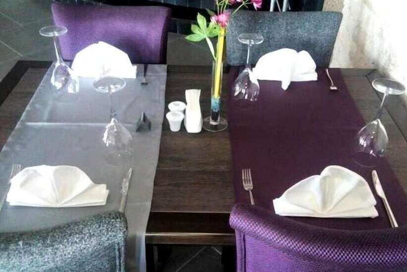 Отель Rey Manes