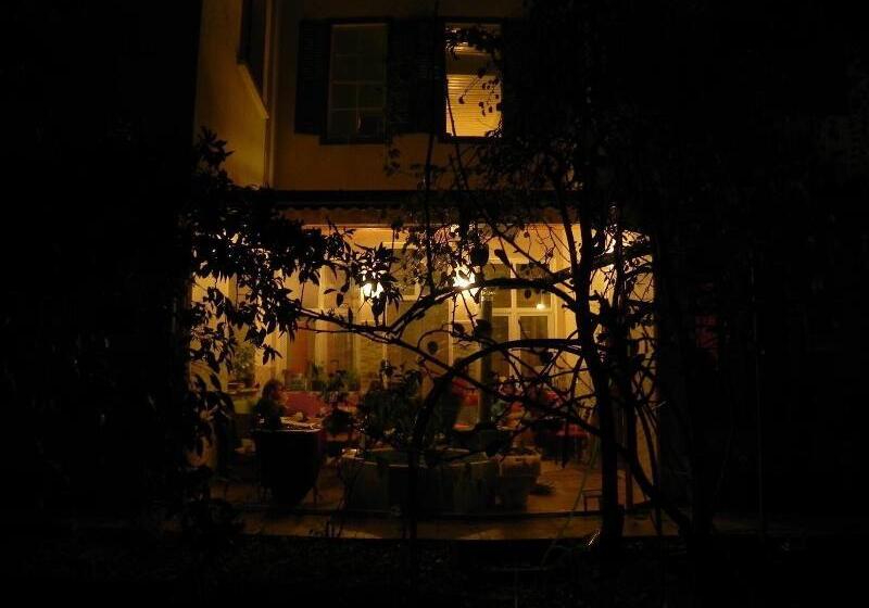 Lotus Garden Hostel Izmir