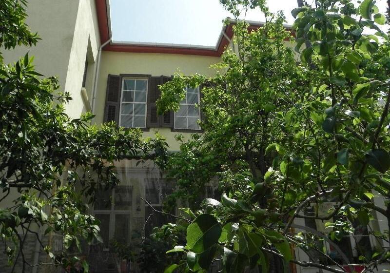 Lotus Garden Hostel Izmir