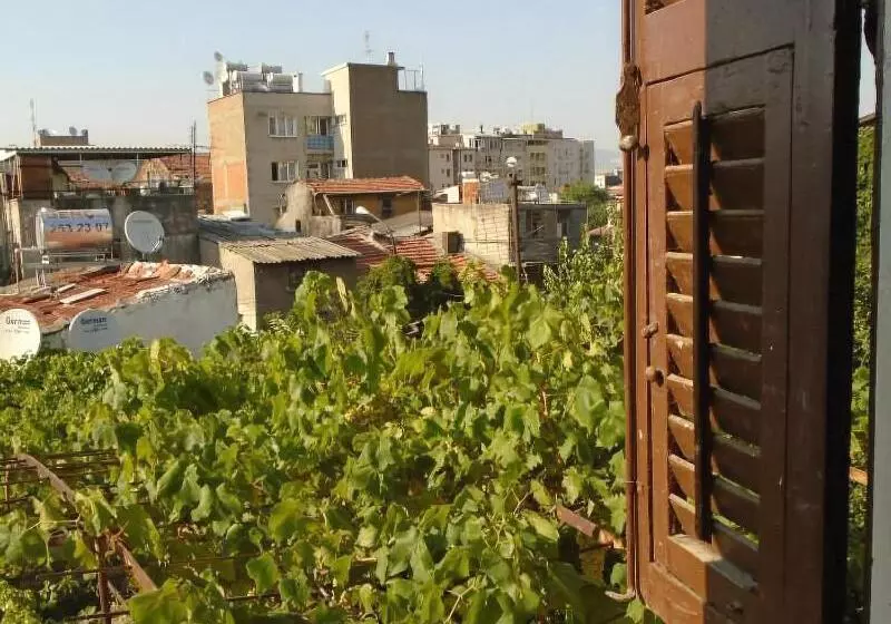 Lotus Garden Hostel Izmir